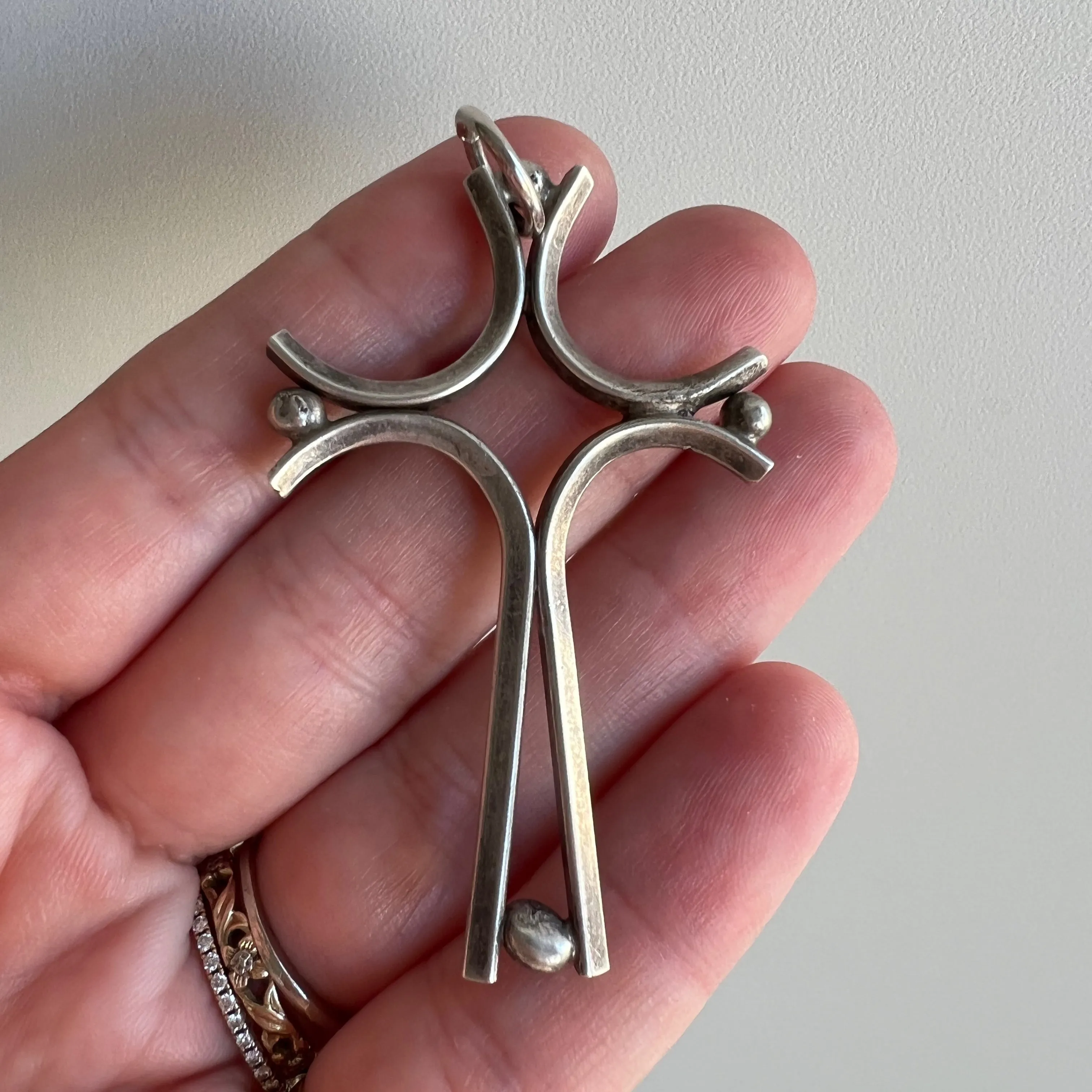 V I N T A G E // complex simplicity / sterling silver cross / a pendant